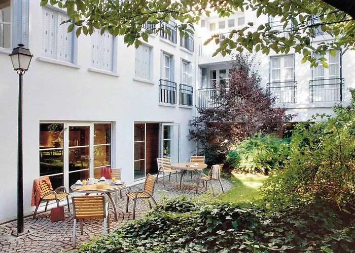 Adagio Paris Montmartre Aparthôtel